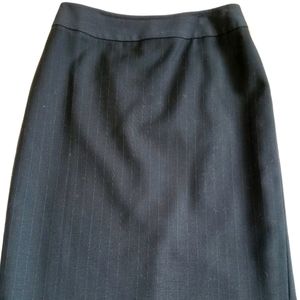 EUC- Black LOFT Pin Striped Pencil Skirt